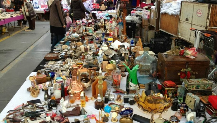 Read more about the article Street bursting with antique shops – Antikacılar Sokağı